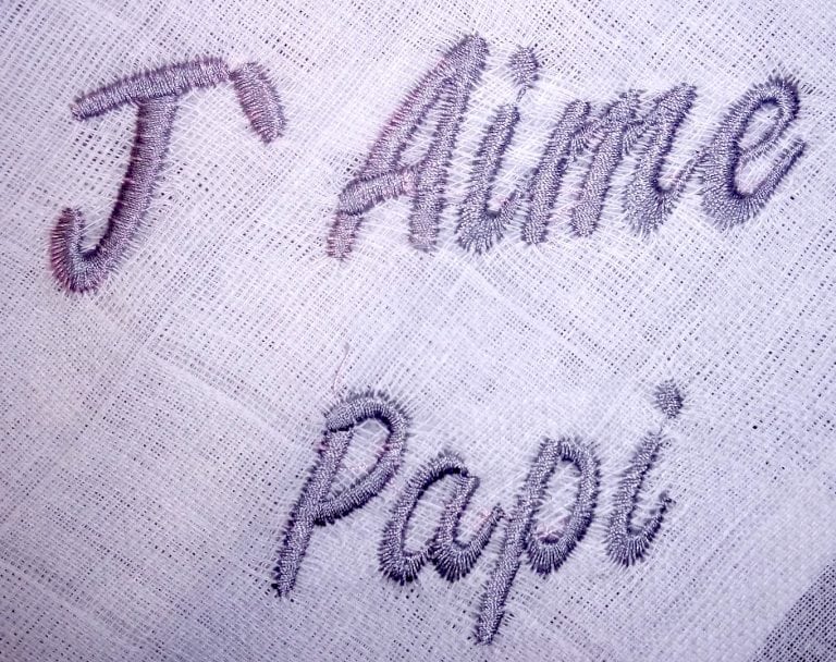 Le Lange Blanc Brodé Gris "J'aime Papi ou Mamie" - MIGNON - Image 3